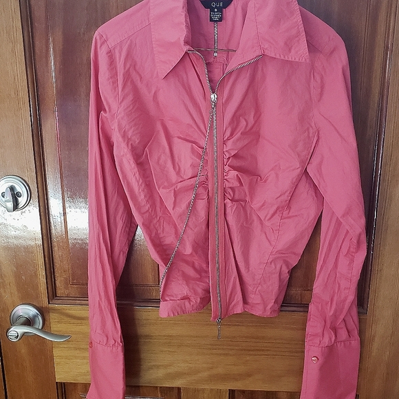 Que Tops - Dillard's y2k purchase- Que zipper collared shirt